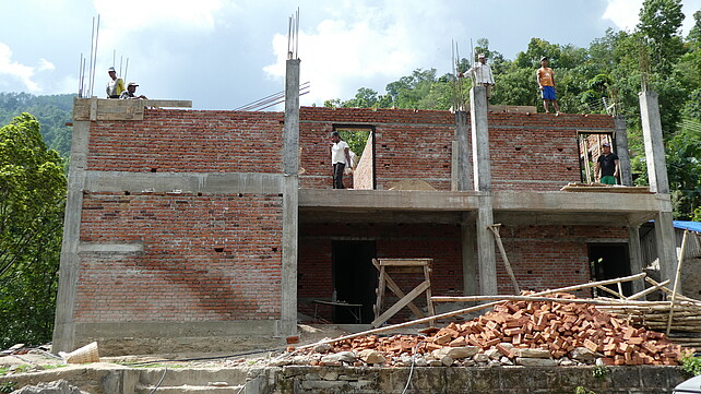 Erdbebensichere Häuser werden gebaut (TFCH)»
